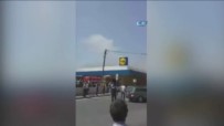 SÜPERMARKET - Süpermarket Otoparkına Uçak Düştü