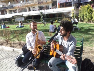 Eskişehir, Müzisyenler Sayesinde 'Ezgişehir' Gibi