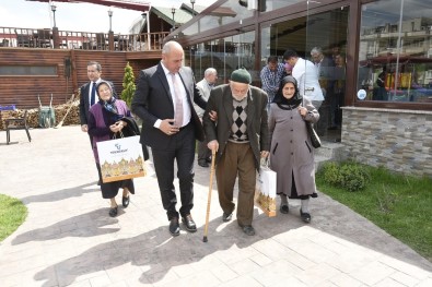 Tekkeköy Belediyesi Şehit Ailelerini Ağırladı