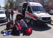 YARALI KADIN - Aksaray'da Otomobil Yayaya Çarptı