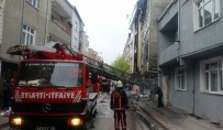 ETIBANK - Beyoğlu'nda Çıkan Yangın, Paniğe Neden Oldu
