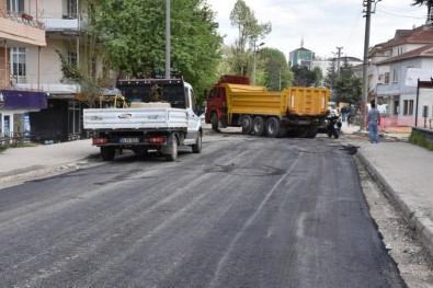 Düzce Belediyesi Uzunmustafa Mahallesinde Asfalt Çalışmasına Başladı