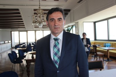Kosovalı Bakanın Referandum Sevinci