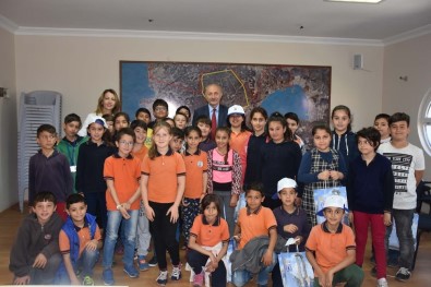 Minik Öğrencilerden Başkan Atabay'a Ziyaret
