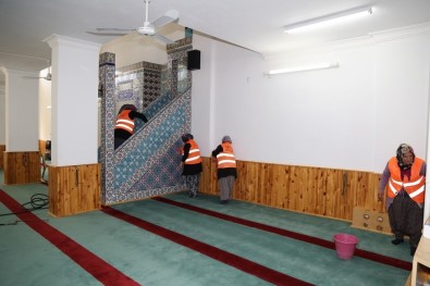 Niğde Belediyesi Camileri Ramazan'a Hazırlıyor