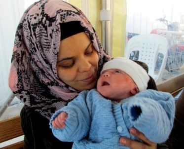 Suriye'de Yaşadıklarından Dolayı Bebeğine 'Kader' İsmini Verdi