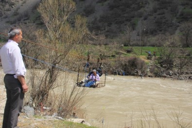 Zap Suyu Köprüleri Yutunca Devreye Teleferik Girdi