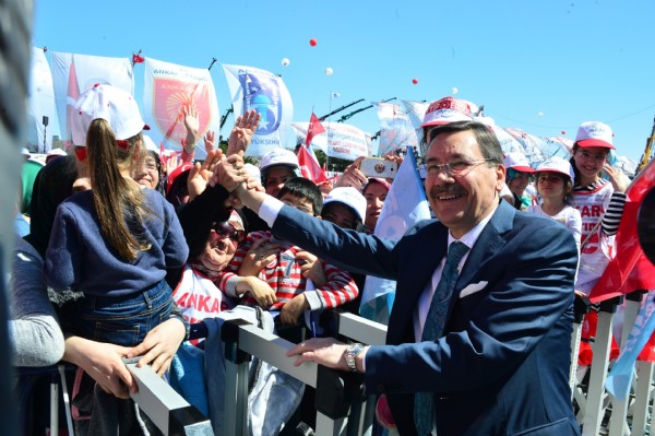 Gökçek'in masasındaki son 3 anket