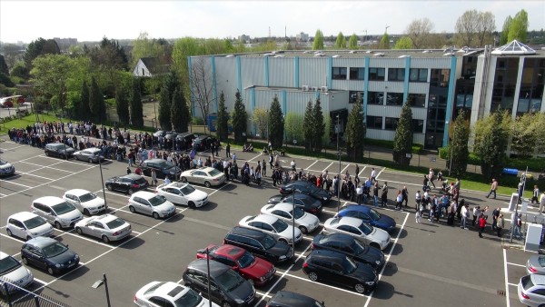 Almanya'daki sandıklarda uzun kuyruklar oluştu