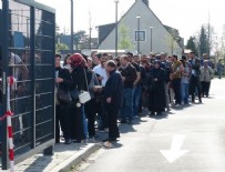 Almanya'daki sandıklarda uzun kuyruklar oluştu