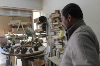 SUNİ ÇİÇEK - Emekli Astsubay Tasarımları İle Odunlara Renk Katıyor