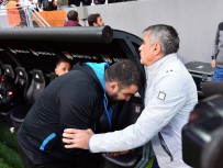 ÜMİT ÖZAT - Ümit Özat Önce Öptü, Sonra Üzerine Yürüdü