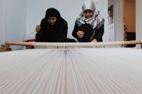 NUMAN HATIPOĞLU - 3 Bin 500 Kilometre Uzaklıkta Kültürlerini Yaşatmaya Çalışıyorlar