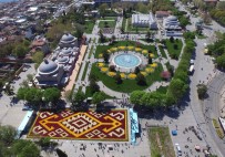 LALE FESTİVALİ - Bin 453 Metrekarelik Canlı Lale Halısı Sultanahmet Meydanı'nda