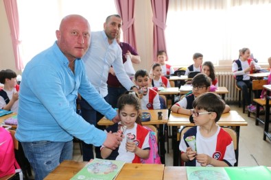 İlkokul Öğrencilerinden Zonguldak Kömürspor'a Forma Desteği
