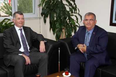 İngiltere Büyükelçisi Richard Moore'dan Kaymakam Çalık'a Ziyaret