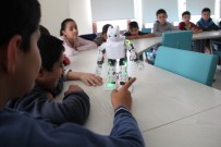 ROBOT - Mekik Çekip, Zeybek Oynayan Robotlar