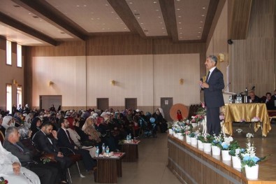 Oltu'da 'Güven Toplumunun İslami Temelleri' Konferansı