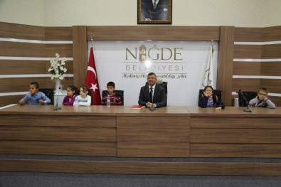 Başkan Akdoğan'dan Minik Öğrencilere Alışveriş Merkezi Müjdesi