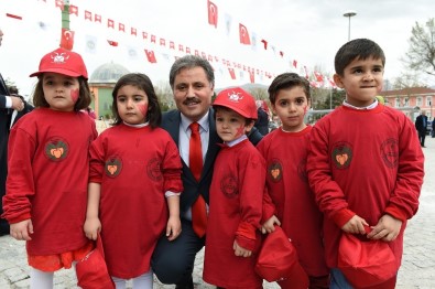 Başkan Çakır 23 Nisan'ı Kutladı