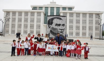 Başkan Genç, Koltuğu 6 Yaşındaki Uygar'a Bıraktı