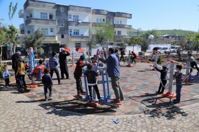 Cizreli Çocuklar Belediye Tarafından Yapılan Oyun Alanında Doyasıya Eğleniyor