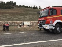 SERPİL YILMAZ - Denizli'de Araç Takla Attı Açıklaması 1 Ölü, 1'İ Çocuk 2 Yaralı