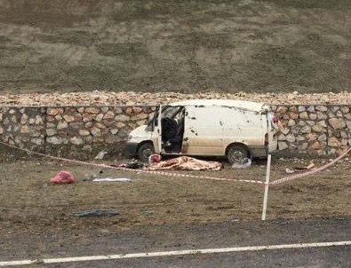 Denizli'de trafik kazası: 1 ölü, 2 yaralı