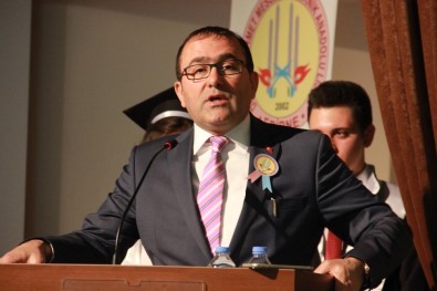 Dr. Sadık Ahmet Mesleki Ve Teknik Anadolu Lisesi'nde Mezuniyet Sevinci