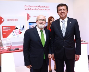 Ekonomi Bakanı Nihat Zeybekci, Vodafone Standını Ziyaret Etti