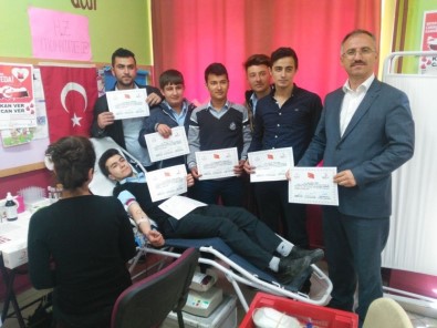 Emet Ashaboğlu Ortaokulunda 93 Ünite Kan Bağışı Yapıldı