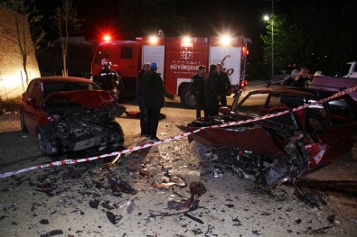 İki Otomobil Kafa Kafaya Çarpıştı Açıklaması 7 Yaralı