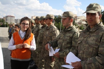 Öğrencilerden Askerlere Mektup