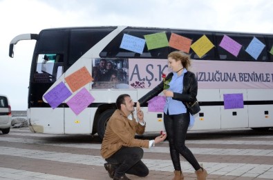 Aşk Otobüsüyle Evlenme Teklifi