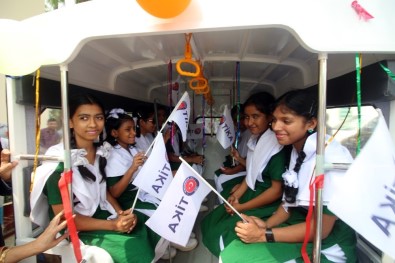 TİKA'dan Bangladeş'teki Görme Engelli Çocuklara Okul Taşıtı