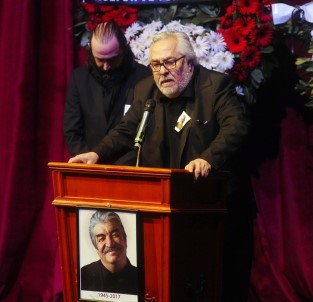 Usta Oyuncu Bülent Kayabaş İçin Muhsin Ertuğrul Sahnesi'nde Tören Düzenlendi