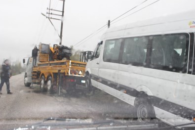 Yabancı Uyruklu Öğrencileri Taşıyan Minibüs Devrildi Açıklaması 15 Yaralı