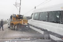 Yabancı Uyruklu Öğrencileri Taşıyan Minibüs Devrildi Açıklaması 15 Yaralı