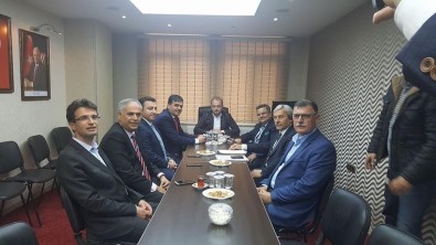 AK Parti Bilecik İl Başkanlığında Belediye Başkanları Bir Araya Geldi
