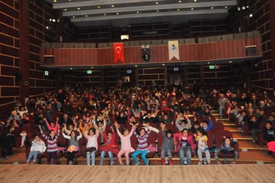 Akşehir Belediyesi'nden Çocuklara 23 Nisan Sürprizi