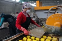 ÇALIŞAN KADIN - Bu Kadınlar Ekmeklerini Taştan Çıkartıyor