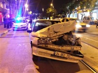 Bursa'da Kaza Açıklaması Akadan Çarptığı Aracı Yaya Yoluna Fırlattı