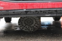 KOCABAŞ - Düz Yolda Giderken Askıda Kaldılar