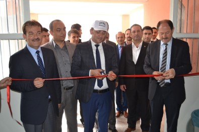 Kozan'da Liselerde Tubitak Bilim Fuarları Açıldı
