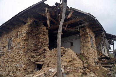 Selendi'de Deprem Korkusu Devam Ediyor