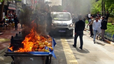 Zabıtaya Sinirlenen Seyyar Satıcı Tablasını Ateşe Verdi