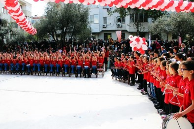 155 Öğrenci Tek Ses 23 Nisan'ı Kutladı