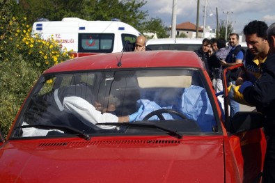 Antalya'da Otomobilde Şüpheli Ölüm