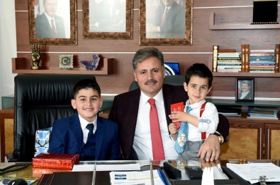 Başkan Çakır Koltuğunu Yasin Alper Türkmen'e  Devretti