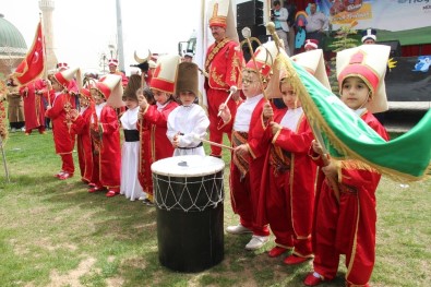 Elazığ'da 23 Nisan Kutlamaları Renkli Görüntülere Sahne Oldu